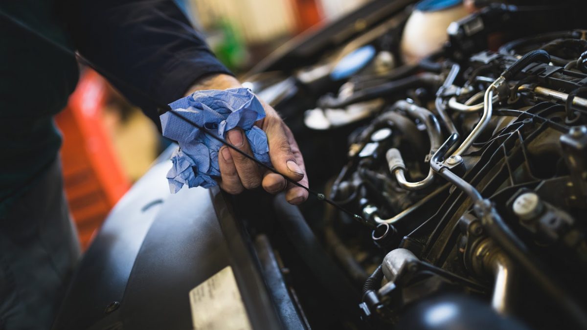 Como saber quando é preciso trocar o óleo do carro?