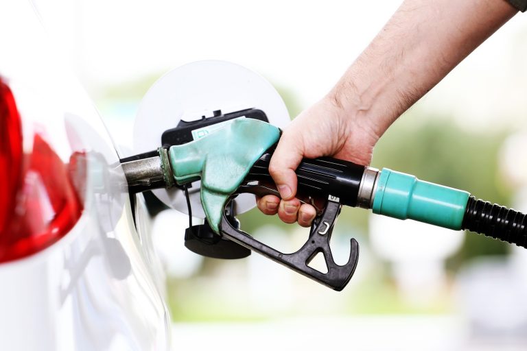 Diferença entre o aditivo vendido em frasco e a gasolina aditivada