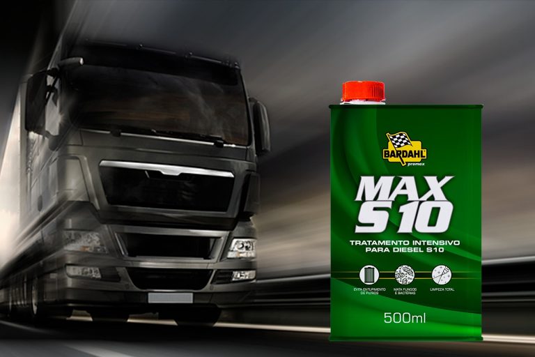Caminhão em preto e branco com produto Max S10 ao lado