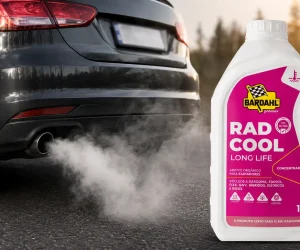 imagem de um carro saindo fumaça branca e ao lado o produto que pode ser utilizado que é o Rad Cool Long Life da Bardahl