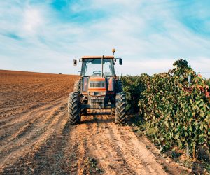 oleo-lubrificante-sintetico-para-maquinas-e-veiculos-agricolas