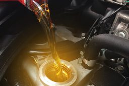 Com que tipo de óleo lubrificante posso usar o B12 Plus?